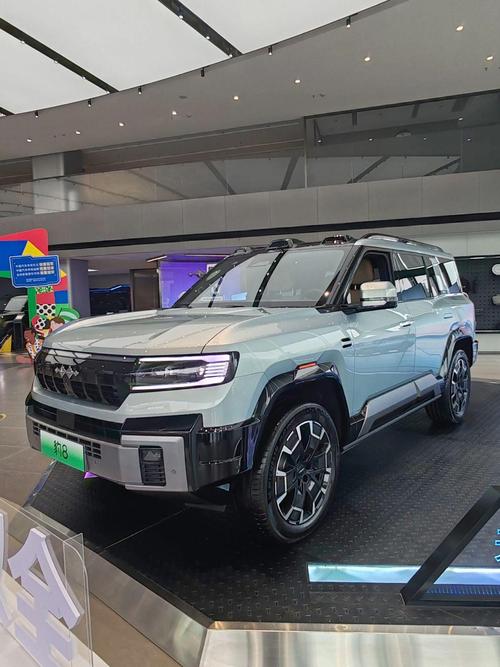 重庆333比亚迪方程豹硬派越野的爆款，英菲尼迪35周年与你共成长